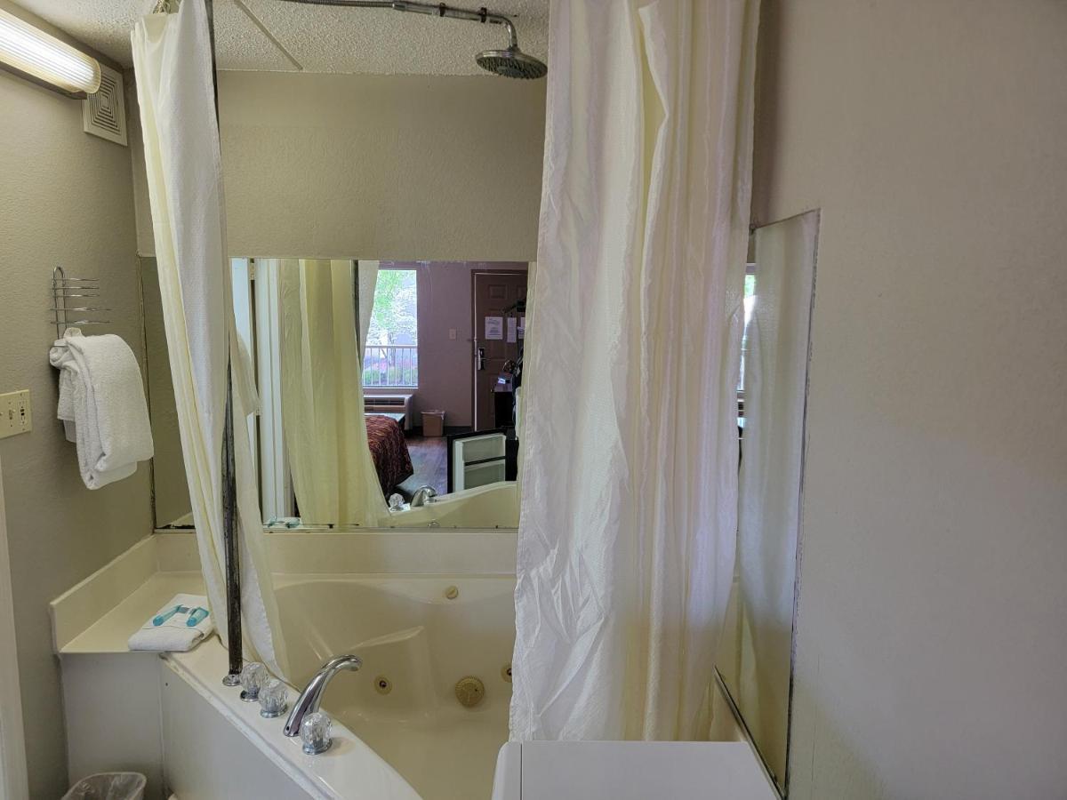 Studio 9 Inn & Suites Decatur Eksteriør billede